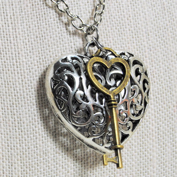 Necklace Silver Filigree Heart Bronze Key - Picture 1 of 6